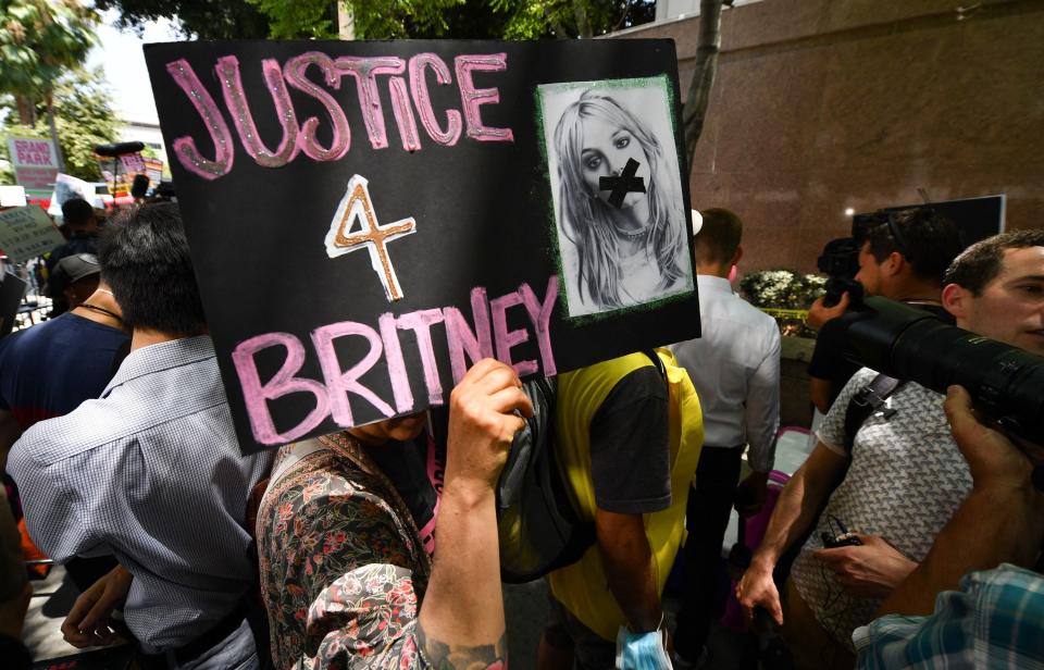 A person holding a 'Justice 4 Britney' sign