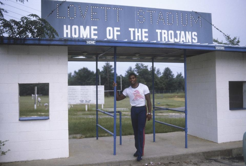 <div class="inline-image__title">52286510</div> <div class="inline-image__caption"><p>University of Georgia Bulldogs' running back Herschel Walker #34 poses for the camera in front of Lovett Stadium in 1981. Herschel Walker was elected to the College Football Hall of Fame in 1999.</p></div> <div class="inline-image__credit">Focus On Sport</div>