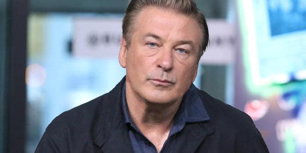 Alec Baldwin busca limpiar su nombre con una nueva demanda sobre el caso de Halyna Hutchins