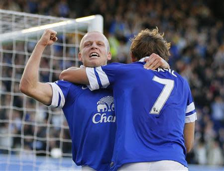 Everton's Steven Naismith (L) celebrates with team mate Nikica Jelavic after scoring a goal against Chelsea during their English Premier League soccer match at Goodison Park in Liverpool, northern England September 14, 2013. REUTERS/Phil Noble