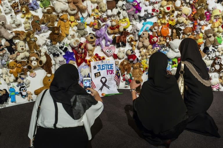 Mourners place a placard on June 17, 2015 at a temporary memorial to those who died in the Malaysia Airlines Flight MH17 disaster on the tragedy's first anniversary; Dutch media reported November 26 that a permanent memorial design has been announced