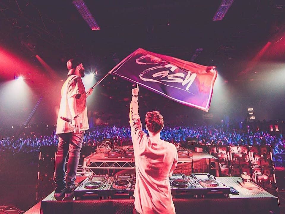 <b>Photo: Cash Cash/<a href="https://www.facebook.com/cashcash/photos/a.94194919642/10157617096704643/?type=3&theater" rel="nofollow noopener" target="_blank" data-ylk="slk:Facebook;elm:context_link;itc:0;sec:content-canvas" class="link ">Facebook</a></b>