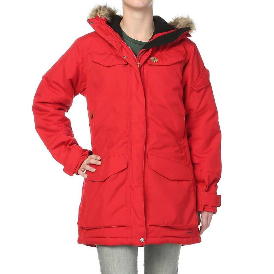 The <a href="https://www.moosejaw.com/moosejaw/shop/product_Fjallraven-Women-s-Nuuk-Parka_10204406_10208_10000001_-1_?ad_id=GooglePlusBox&amp;utm_source=GooglePlusBox&amp;utm_medium=PLA&amp;utm_campaign=Fjallraven&amp;scid=scplp2169914&amp;sc_intid=2169914&amp;adpos=1o1&amp;cm_mmc=PLA-_-Google-_-SC_Shopping_Desktop|SC_Shopping_Desktop-_-google|652804451|30576947942|113834596963|aud-199222219243:pla-383843981921|c|9073489|2169914&amp;gclid=Cj0KCQiAkNfSBRCSARIsAL-u3X8R4ieMh9S5ciPjuRPq6vw0GZIrIMc7yftWPwVnXep6A9KcH_5OIsUaArVAEALw_wcB" target="_blank">Nuuk parka</a> has synthetic lining that&nbsp;reaches over the rear and thighs, Supreme Micro Loft padding, a fixed hood with soft fleece lining, and detachable synthetic fur for protection.