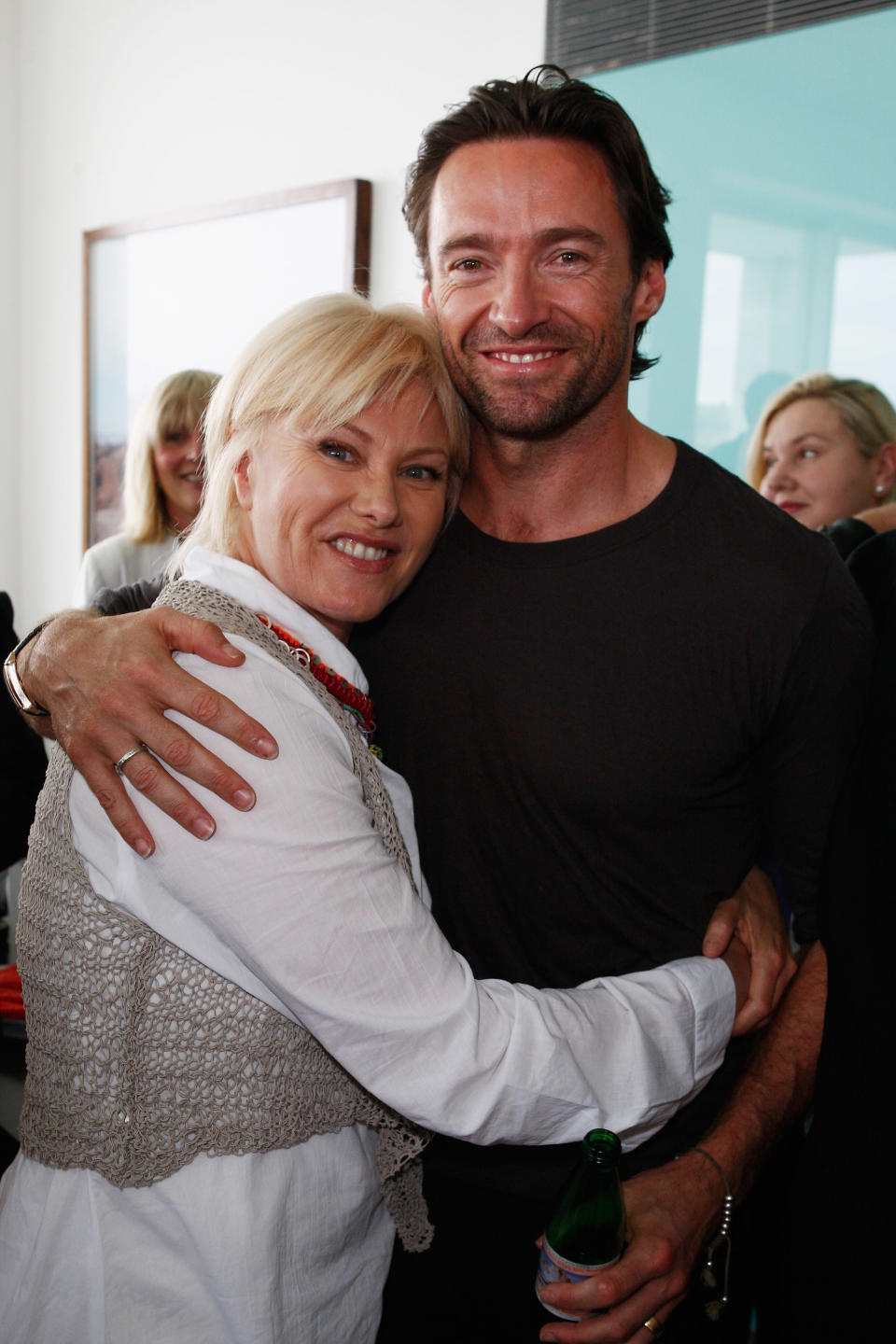 Hugh Jackman and Deborah Lee Furness hugging