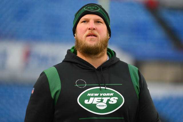 Jets re-sign Conor McDermott, waive Zonovan Knight