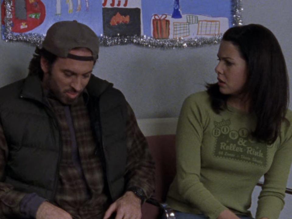 luke and lorelai at the hospital on season one of gilmore girls