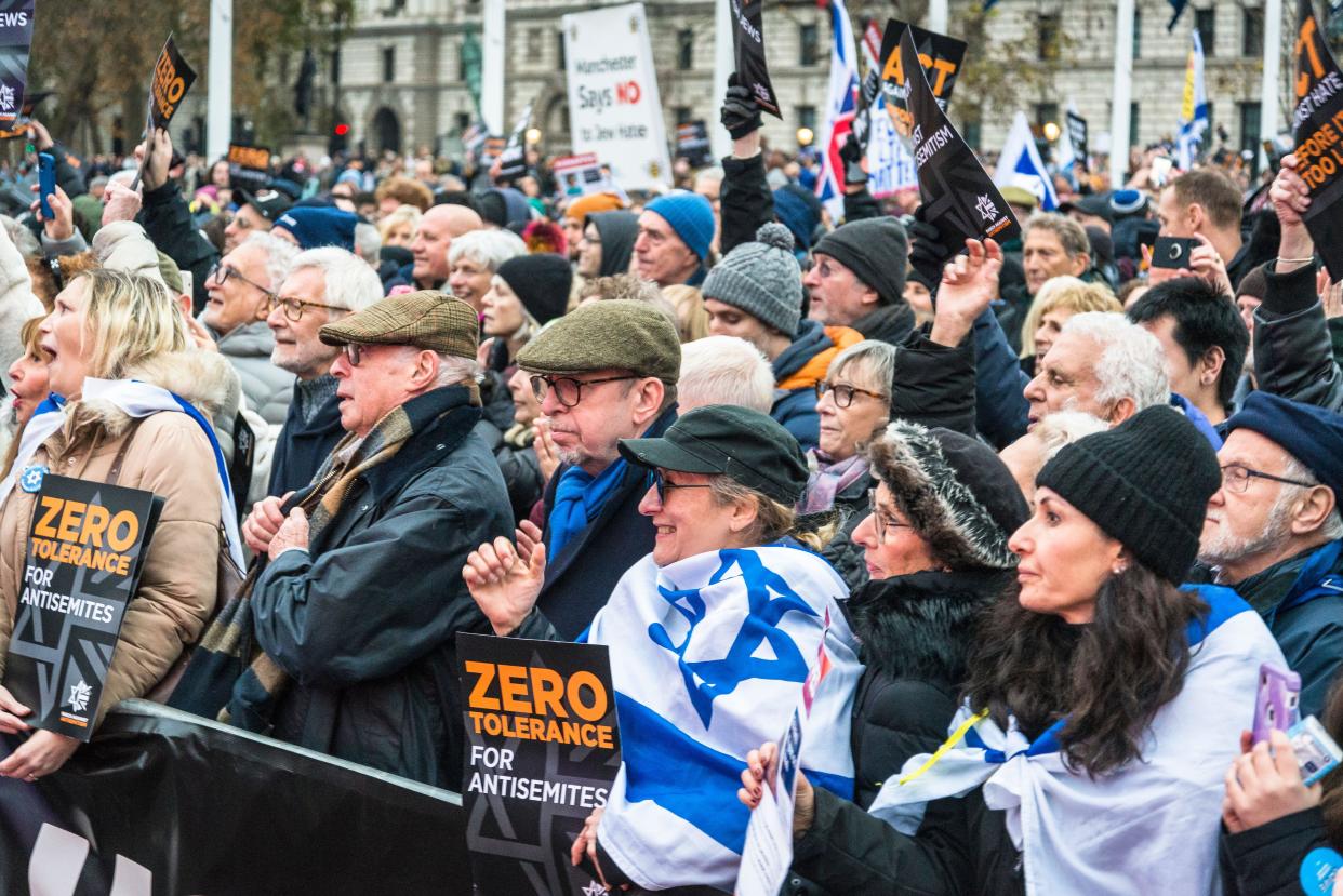 Rally at Trafalgar Square, March against antisemitism, tens of thousands people protest against a rise in hate crimes against Jews, London, UK, 26/11/