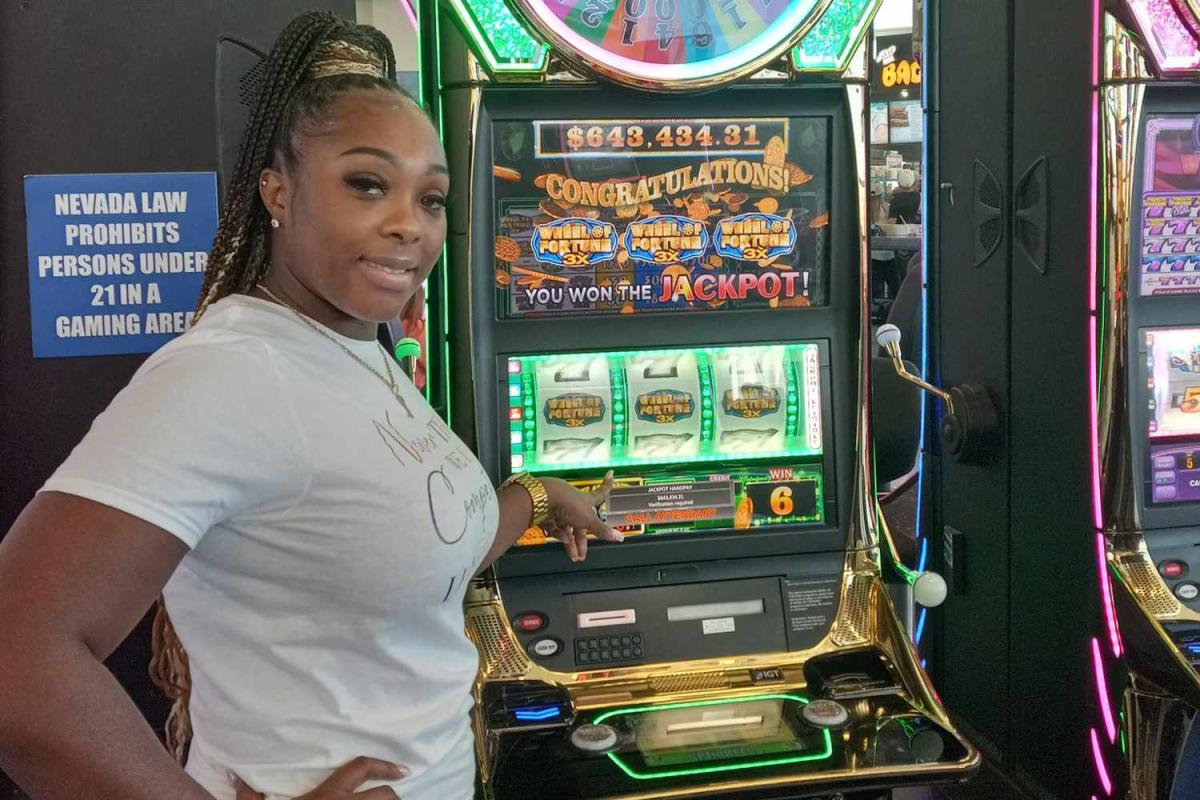 Tourist Wins More Than $600K at Las Vegas Airport Slot Machine