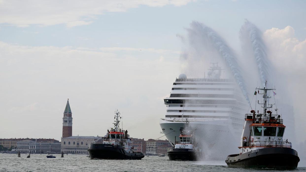 Das erste Kreuzfahrtschiff, das Venedig seit der Pandemie angefahren hat.