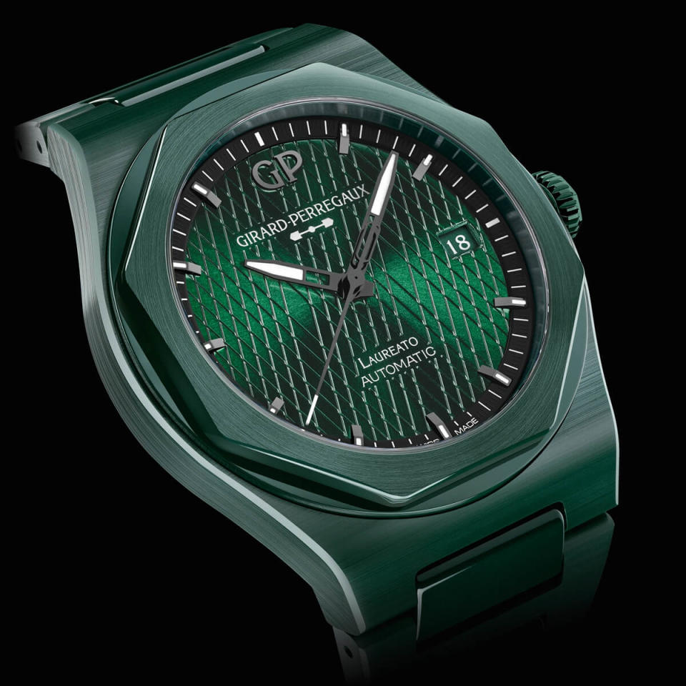 Introducing_the_Girard-Perregaux_Laureato_Green_Ceramic_Aston_Martin_Edition_4.jpg