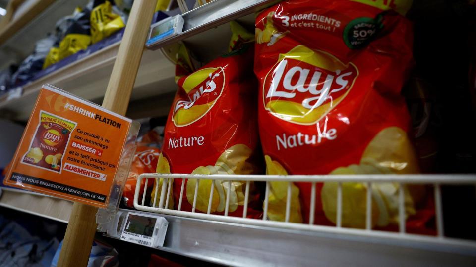 Papitas Lay's en un supermercado Carrefour