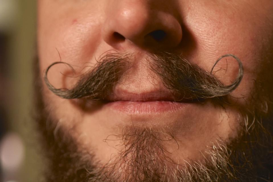 Wer den Movember feiern will, lässt sich einen Schnurrbart wachsen (Bild: Getty Images)