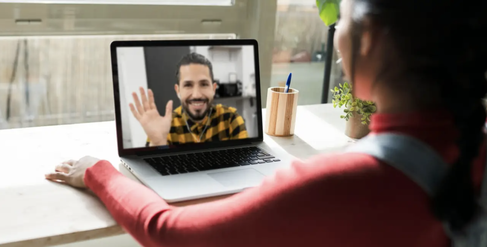 Mit Online-Nachhilfe könnt ihr eure Kommunikations-Fähigkeiten trainieren.  - Copyright: jose carlos cerdeno martinez/Getty Images