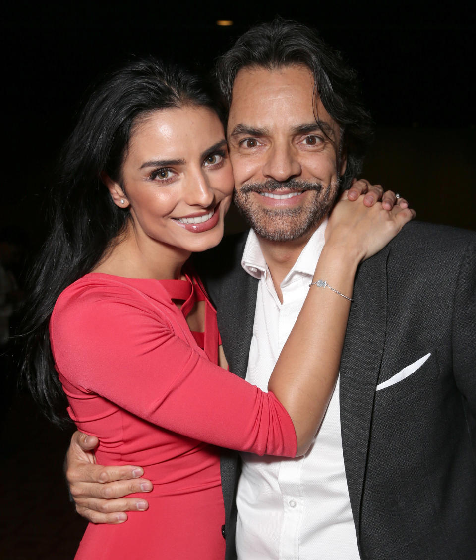 Aislinn Derbez y su papá Eugenio Derbez en la premier de 