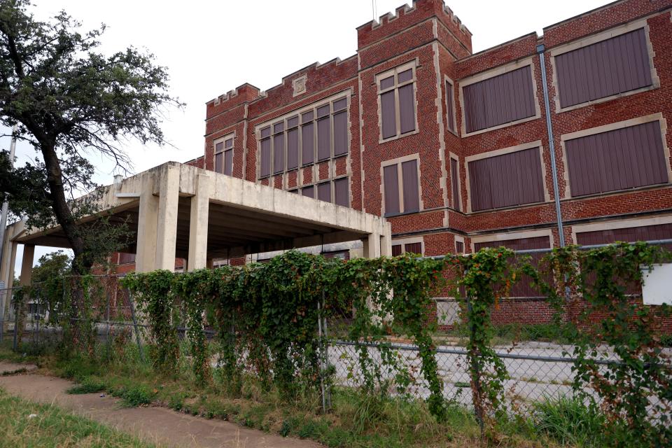 The old Roosevelt School at 900 N Klein was designed by noted architect Solomon Andrew Layton and built in 1924 as the home of Roosevelt Junior High.