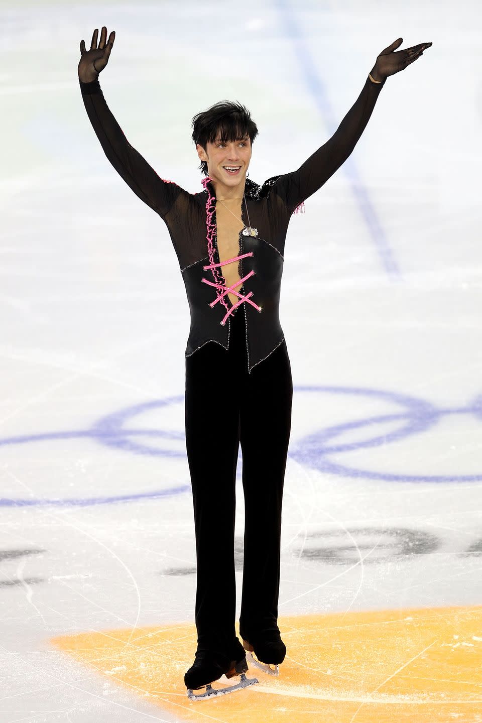 Ice skating, Figure skating, Skating, Jumping, Recreation, Figure skate, Ice dancing, Axel jump, Individual sports, Winter sport, 