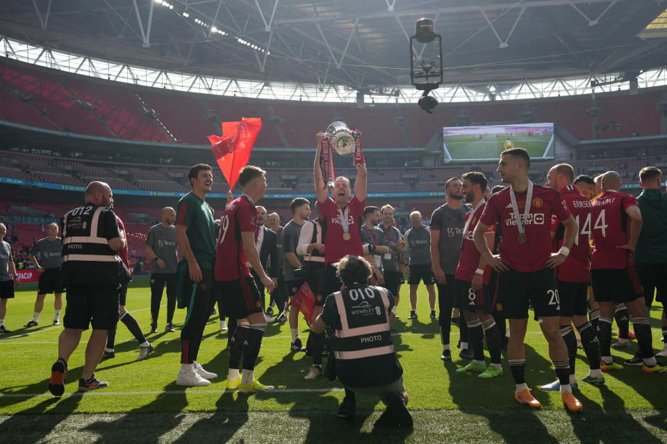 Manchester United's Jonny Evans raises the trophy after his team won the English FA Cup final soccer match between Manchester City and Manchester United at Wembley Stadium in London, Saturday, May 25, 2024. Manchester United won 2-1. (AP Photo/Kin Cheung)