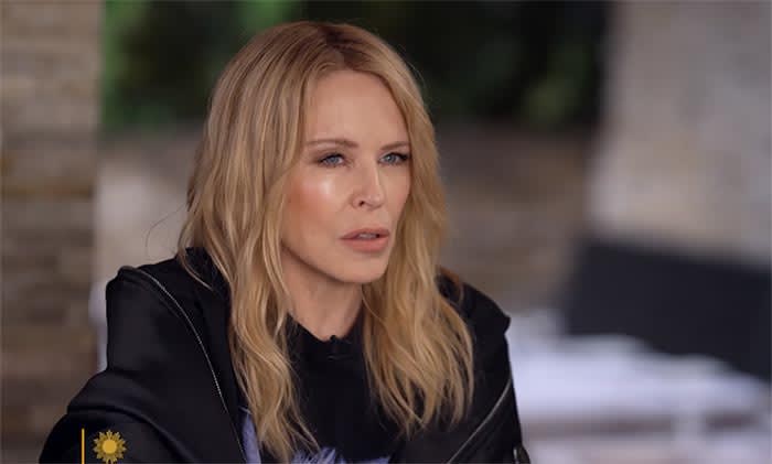 Kylie Minogue llora al recordar su trauma