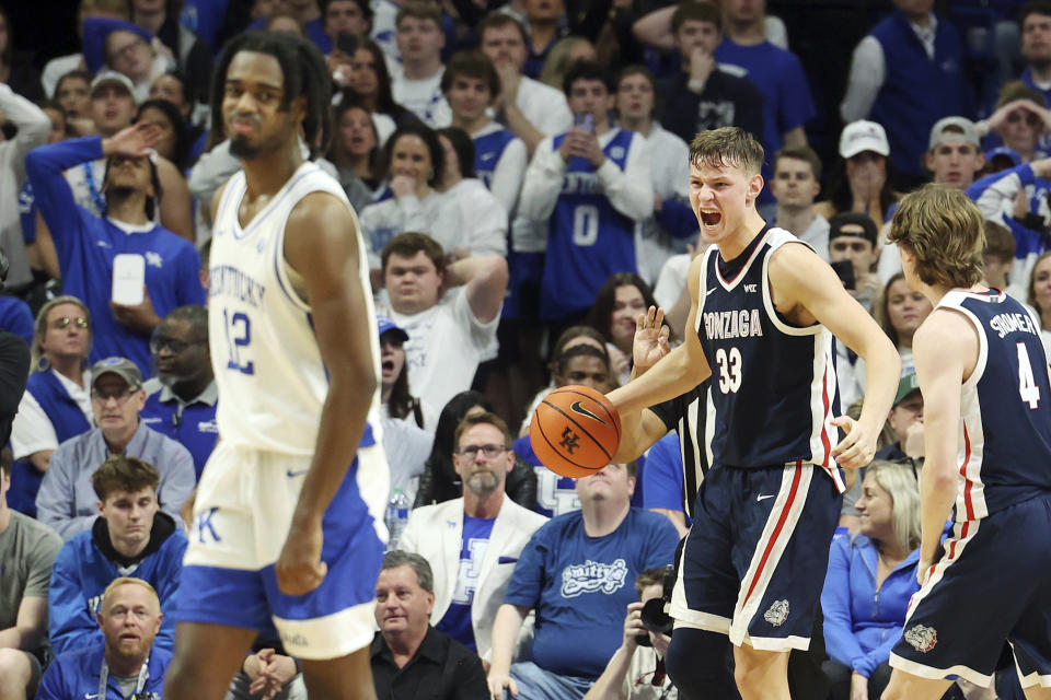 Gonzaga's Ben Gregg (33) celebrates near Kentucky's Antonio Reeves, left, late in the second half of an NCAA college basketball game, Saturday, Feb. 10, 2024, in Lexington, Ky. (AP Photo/James Crisp)