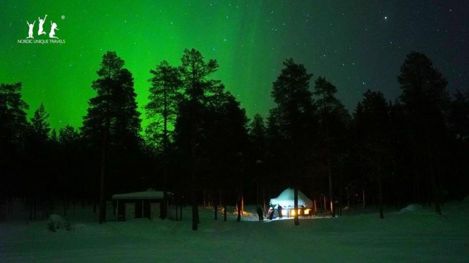 [10% Off] Hunting Northern Lights with Lappish Barbecue in Rovaniemi | Finland. (Photo: KKday SG)