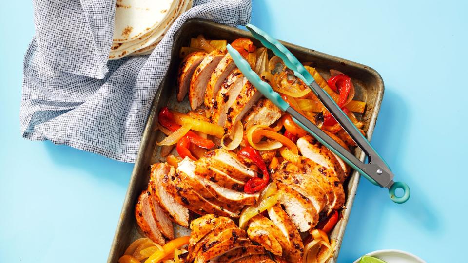 sheet pan chicken fajitas