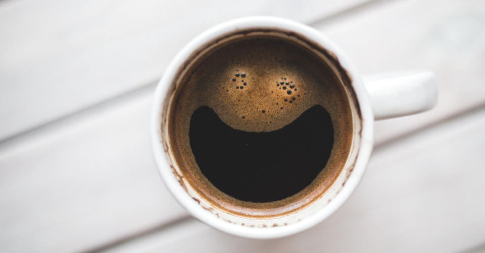 咖啡因也被認為會減少腸道對鈣的吸收，所以本身若有骨質疏鬆症狀，也應減少攝取。