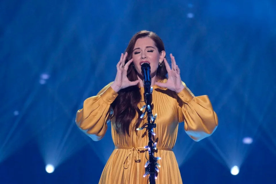 Mandy Harvey returned to the "AGT" stage more confident than the first go around.