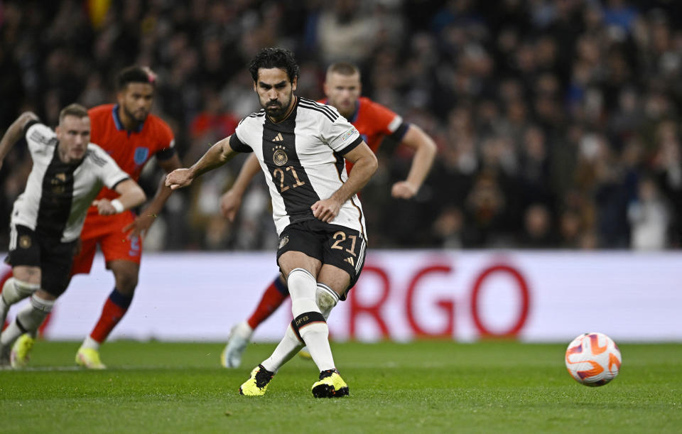 Ilkay Gündogan soll bei der WM eine Führungsrolle auf dem Platz übernehmen. (REUTERS/Tony Obrien)