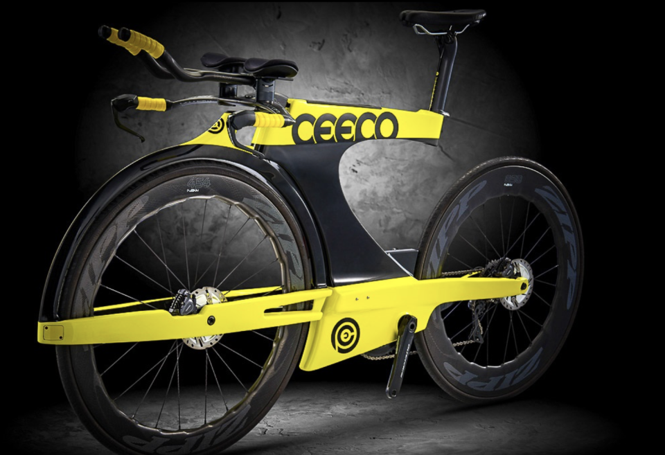 Ceepo Shadow-R è una bici davvero unica con linee orizzontali parallele tra le forcelle che si piegano passando da verticali a orizzontali per fendere meglio l'aria e la seduta sospesa.