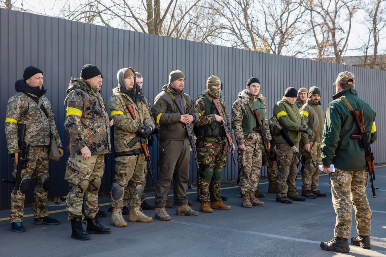 Russian President Putin thought he would overrun Ukraine in a few days. These military volunteers and fellow Ukrainians 'had other ideas,' writes the author. <a href="https://www.gettyimages.com/detail/news-photo/volunteers-seen-lining-up-as-they-report-to-the-kyiv-news-photo/1239009776?phrase=ukraine%20volunteers%20line%20up&adppopup=true" rel="nofollow noopener" target="_blank" data-ylk="slk:Mykhaylo Palinchak/SOPA Images/LightRocket via Getty Images;elm:context_link;itc:0;sec:content-canvas" class="link ">Mykhaylo Palinchak/SOPA Images/LightRocket via Getty Images</a>