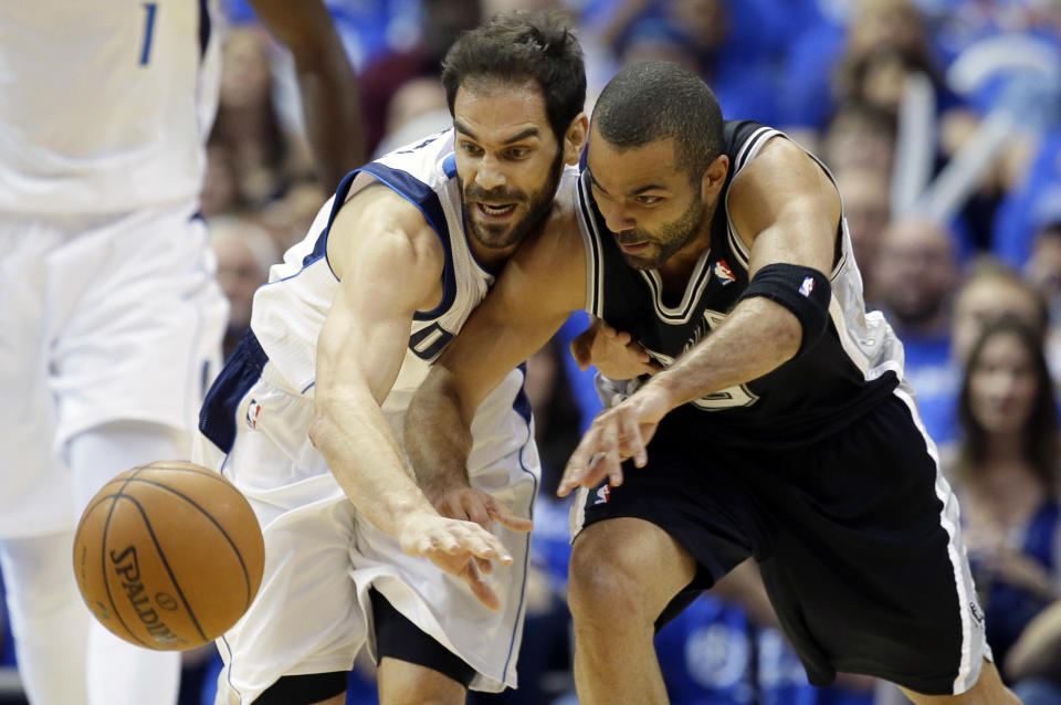 Dallas Mavericks' Jose Calderon, left, of Spain, and San Antonio Spurs' Tony Parker, of France, chase after a loose ball in the first half of Game 6 of an NBA basketball first-round playoff series on Friday, May 2, 2014, in Dallas. (AP Photo/Tony Gutierrez)