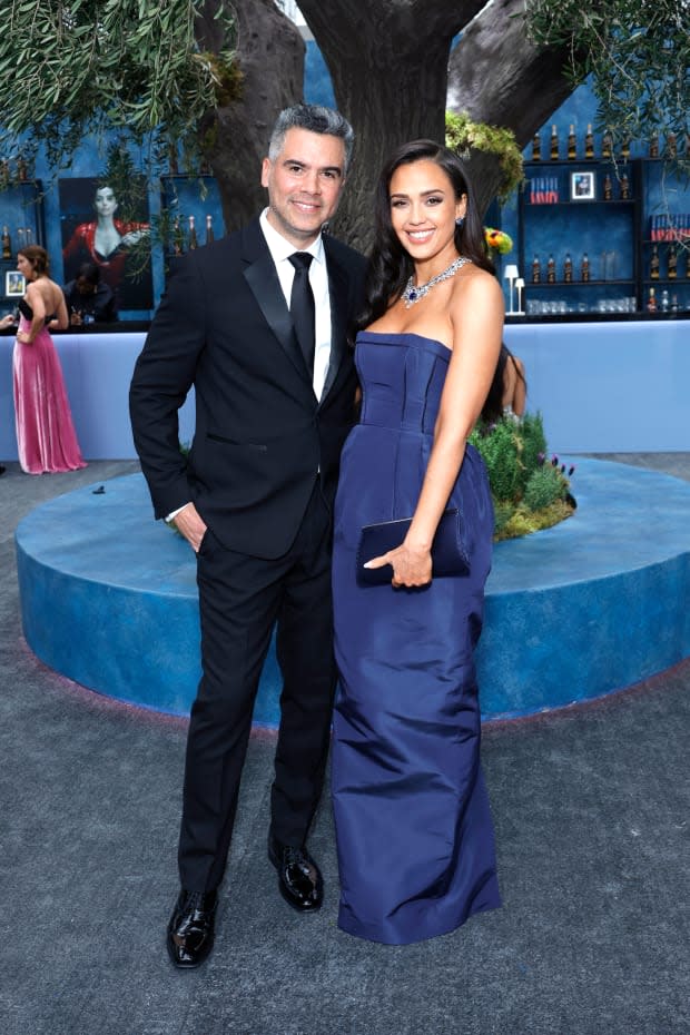 <p>Cash Warren and Jessica Alba</p><p><a href="https://www.gettyimages.com/detail/1473081613" rel="nofollow noopener" target="_blank" data-ylk="slk:Stefanie Keenan/VF23/Getty Images;elm:context_link;itc:0;sec:content-canvas" class="link ">Stefanie Keenan/VF23/Getty Images</a></p>