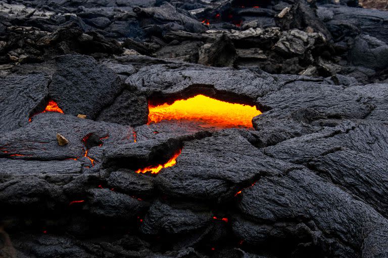 Impactantes imágenes de la erupción del volcán Fagradalsfjall en Islandia