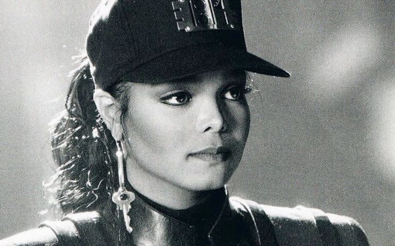 La canción Rhythm Nation, de Janet Jackson (publicada en 1989) emite en un momento una frecuencia que puede afectar el funcionamiento de un disco rígido antiguo de 5400 rpm