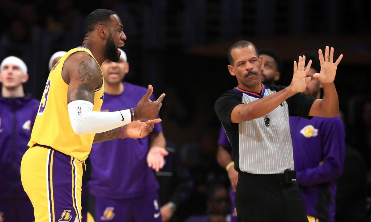 VIDEO: Lakers guard Patrick Beverley shows ref camera with blown LeBron  James call, gets tech