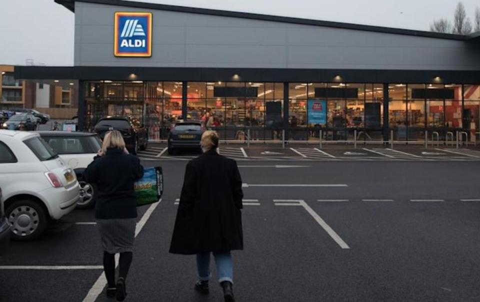 Aldi shoppers outside Aldi store. Source: Getty Images