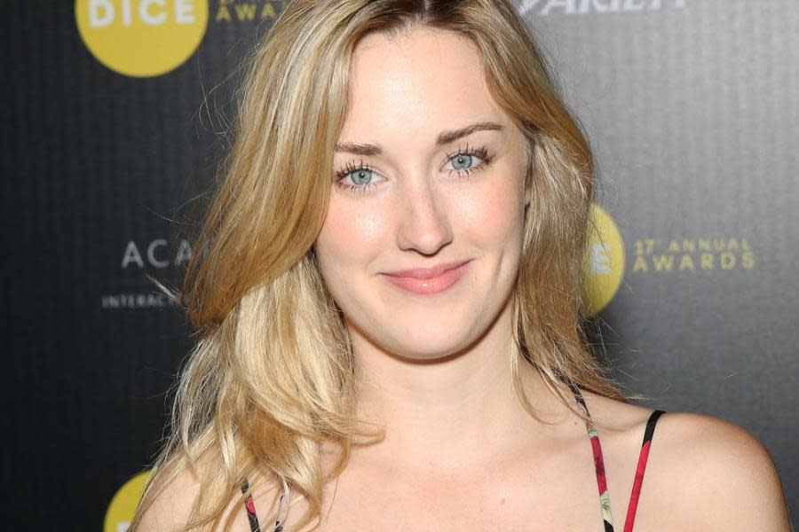 Ashley Johnson presenta orden de restricción por violencia doméstica contra su exnovio Brian W. Foster