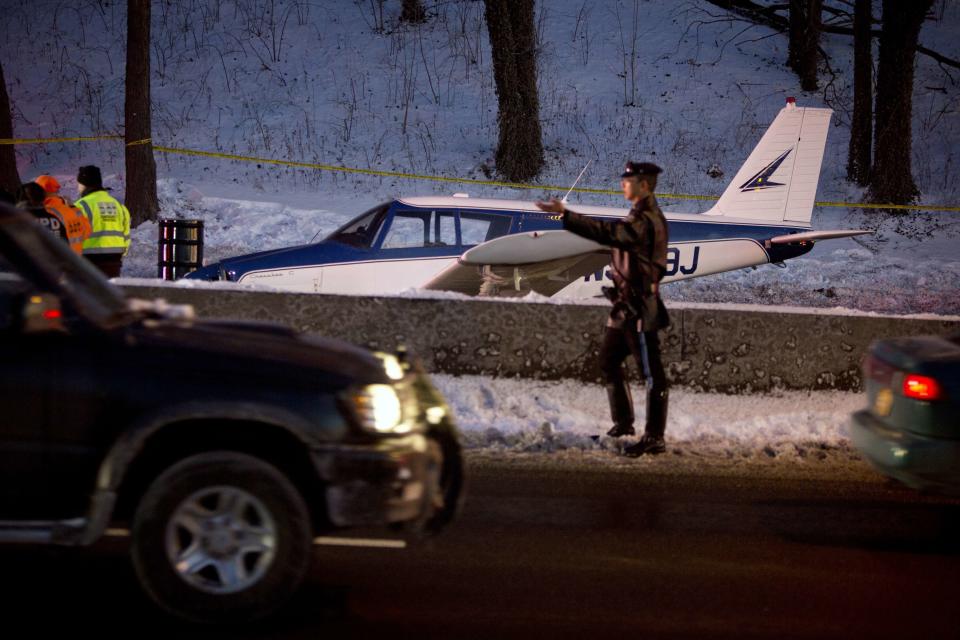 A single engine plane is seen amid vehicle traffic on the Major Deegan Expressway in the Bronx borough of New York January 4, 2014. The small plane landed on the expressway on Saturday afternoon, according to the city's Office of Emergency Management, local news sources reported. Three people were injured but the circumstances surrounding the plane's landing are still unclear, the news sources said. REUTERS/Carlo Allegri (UNITED STATES - Tags: SOCIETY TRANSPORT)