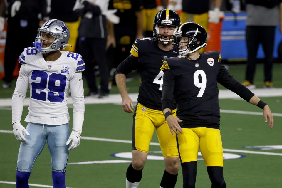 Dallas Cowboys' C.J. Goodwin (29), Pittsburgh Steelers' Jordan Berry (4) and Chris Boswell (9) look on at Boswell's field goal kick in the second half of an NFL football game in Arlington, Texas, Sunday, Nov. 8, 2020. (AP Photo/Ron Jenkins)