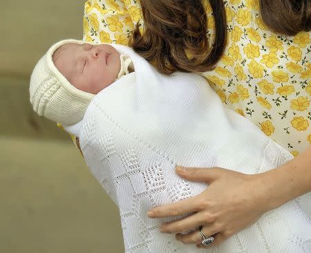 Britain's Catherine, Duchess of Cambridge, holds her baby daughter outside the Lindo Wing of St Mary's Hospital, in London, Britain May 2, 2015. REUTERS/John Stillwell/pool