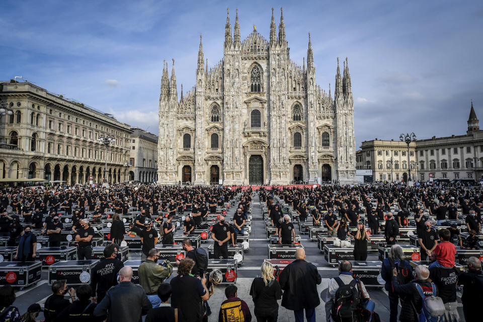 Entertainment workers protest against the Italian government's economic policies to combat the spread of COVID-19, in front of Milan's Duomo Cathedral, Italy, Saturday, Oct 10, 2020. (Claudio Furlan/Lapresse via AP)