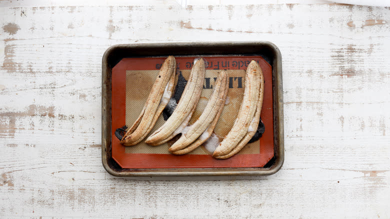 Roasted bananas on tray