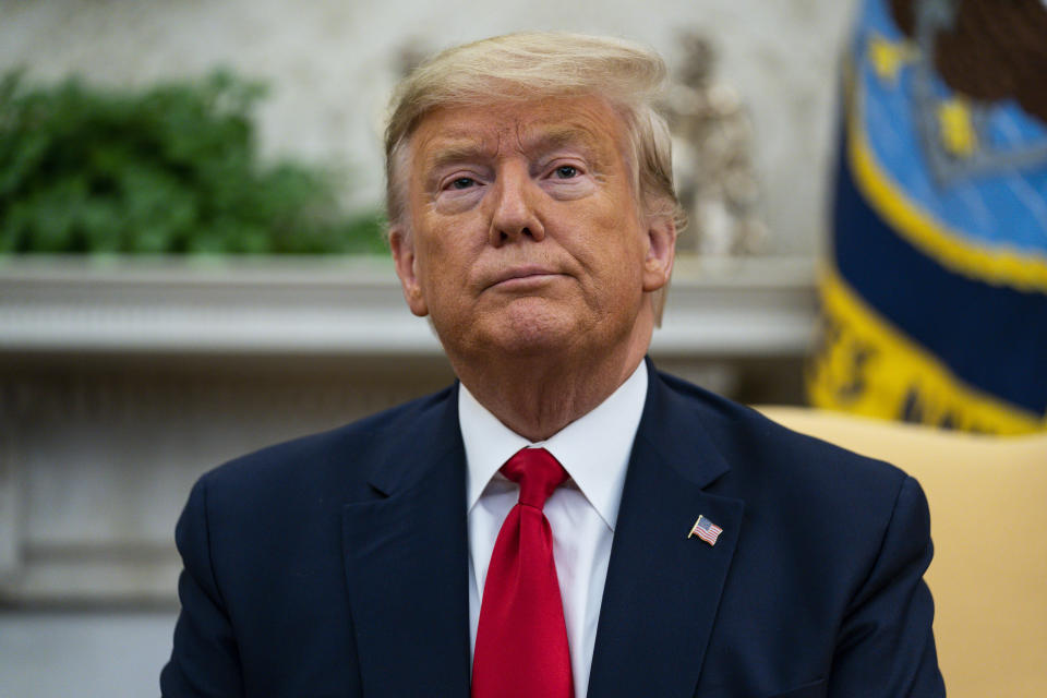 El presidente Donald Trump escucha una pregunta durante una reunión con el presidente Lenín Moreno en la Oficina Oval de la Casa Blanca, el miércoles 12 de febrero de 2020 en Washington. (AP Foto/Eva Vucci)