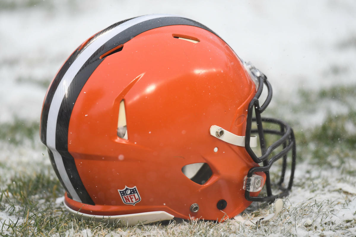 Browns' new look: A plain orange helmet can be only so exciting - Los  Angeles Times