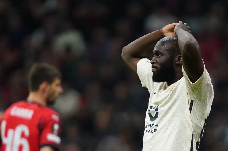 AS Roma's Lukaku reacts during the UEFA Europa League soccer quarter-final first leg soccer match between AC Milan and AS Roma at the San Siro Stadium. -/LaPresse via ZUMA Press/dpa