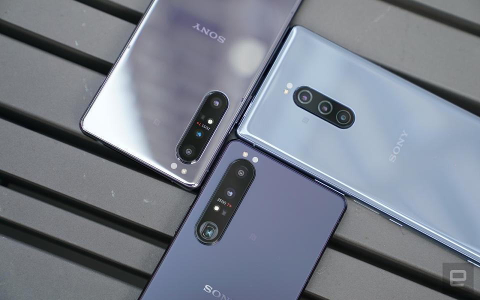 右上：Xperia 1 / 左上：Xperia 1 II / 下：Xperia 1 III