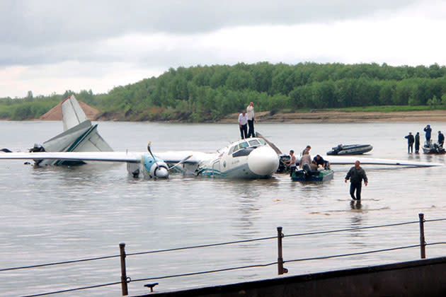 Unusual landings of planes and choppers