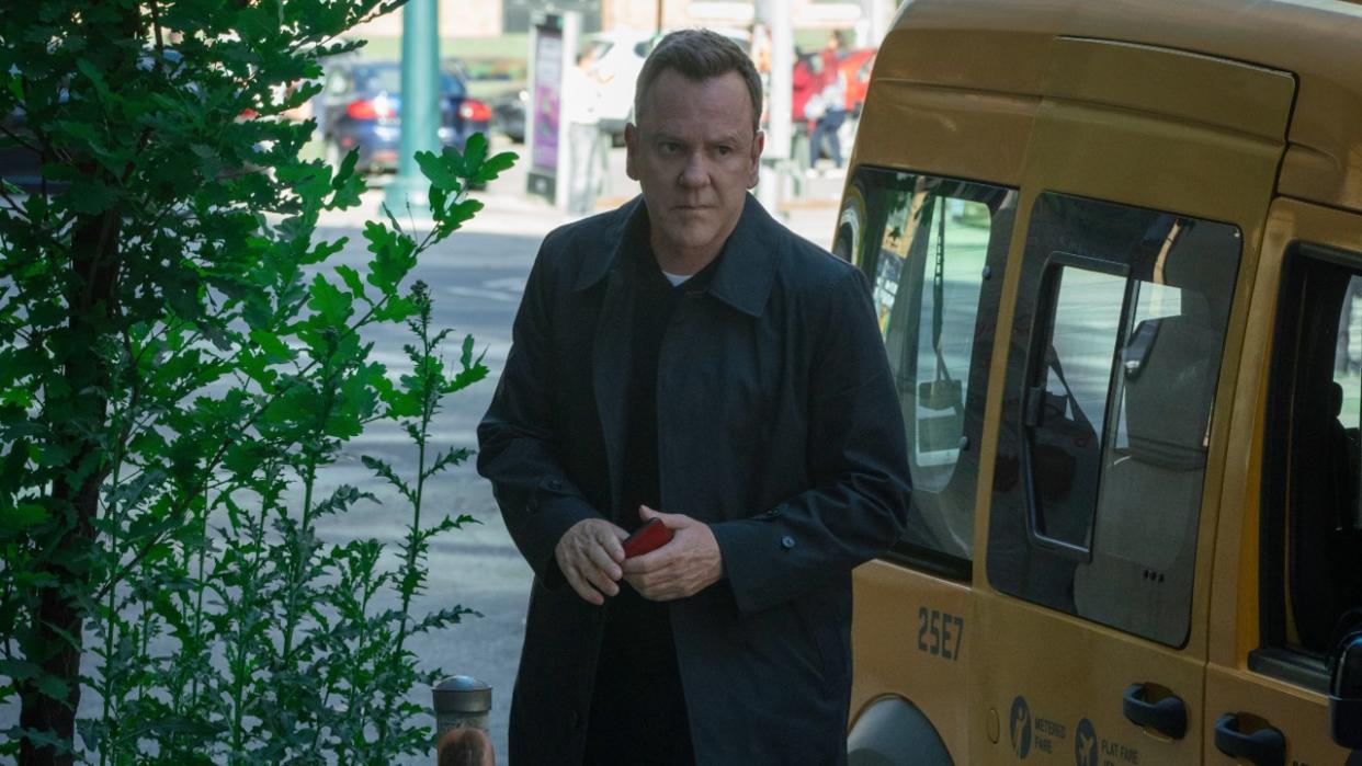  Kiefer Sutherland walking away from a car in Rabbit Hole 