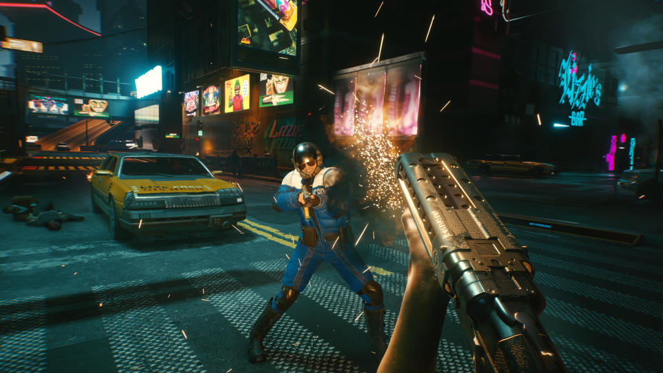 第一人稱的移動還是有許多視角限制。（圖源：Cyberpunk 2077）