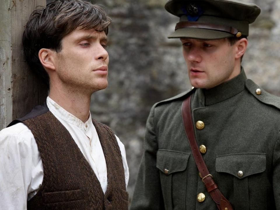 Cillian Murphy and Pádraic Delaney in a scene from "The Wind That Shakes the Barley" where as Damien O'Donovan and Teddy O'Donovan are speaking to each other.